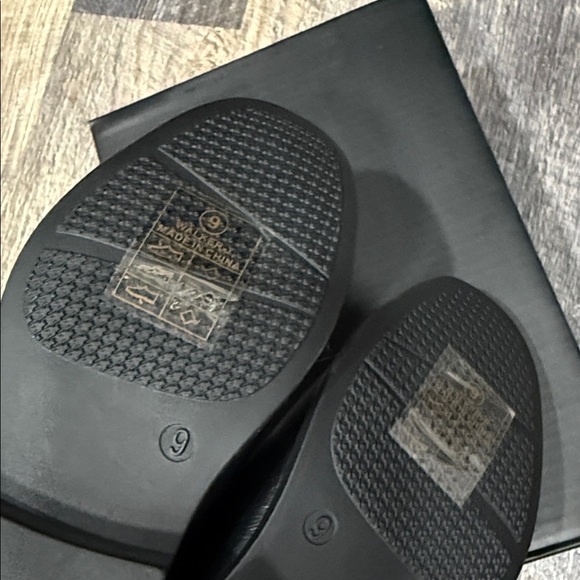 Tahari kids Classic Black Loafers - Picture 6 of 6